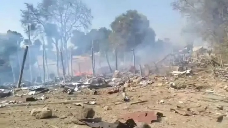 রাখাইনে জান্তার বিমান হামলা, নিহত অন্তত ১৭ রাখাইনে জান্তার বিমান হামলা, নিহত অন্তত ১৭