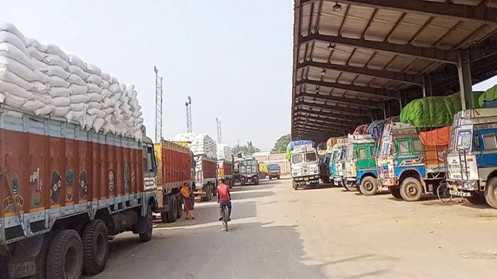 ভারত থেকে আরও ৫০ হাজার টন চাল আমদানি করছে সরকার ভারত থেকে আরও ৫০ হাজার টন চাল আমদানি করছে সরকার