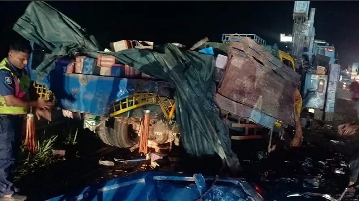 ঢাকা-মাওয়া এক্সপ্রেসওয়েতে ঝরলো চার প্রাণ, আহত ১৫