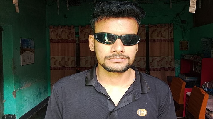 শরীরে বিদ্ধ ৬৫টি ছররা গুলি, পুরোই অন্ধ হওয়ার পথে রকি শরীরে বিদ্ধ ৬৫টি ছররা গুলি, পুরোই অন্ধ হওয়ার পথে রকি