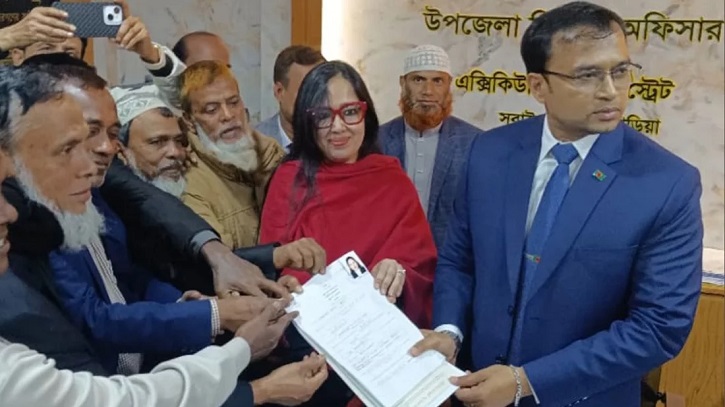 ধানের শীষের জোয়ারের বিপক্ষে স্বতন্ত্র লড়াই করতে হচ্ছে : রুমিন ফারহানা