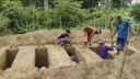 একে একে তলিয়ে গেল ৫ শিশু, পাশাপাশি কবরে দাফন