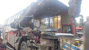 দুই বাসের মুখোমুখি সংঘর্ষে নিহত ৩, আহত ১৫
