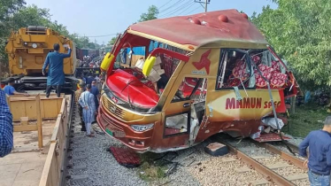 বাস-ট্রেন সংঘর্ষ: নিহত ১২ জনের পরিচয় জানা গেছে