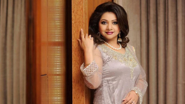 একটা নীরব, স্বাধীন, শান্তিপূর্ণ জীবন চাই: ফেসবুক পোস্টে আঁখি আলমগীর একটা নীরব, স্বাধীন, শান্তিপূর্ণ জীবন চাই: ফেসবুক পোস্টে আঁখি আলমগীর