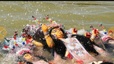 প্রতিমা বিসর্জনের মধ্য দিয়ে শেষ হচ্ছে শারদীয় দুর্গোৎসব
