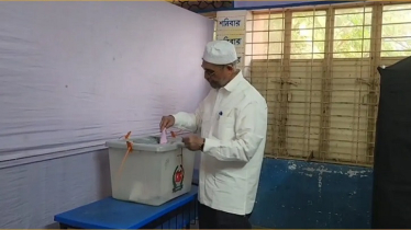 ১৭ বছর পর ভোট দিলেন লুৎফুজ্জামান বাবর