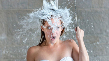 কোন সময় গোসল করা ভালো? জানালেন স্বাস্থ্য বিশেষজ্ঞরা 