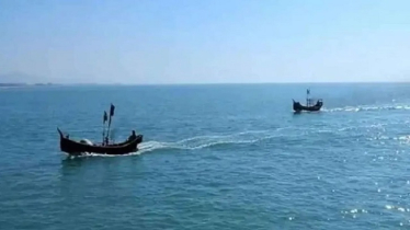 পাঁচ ট্রলারসহ ৩০ বাংলাদেশি জেলেকে ধরে নিয়ে গেল আরাকান আর্মি