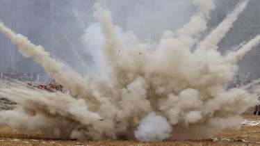 বোমা বিস্ফোরণে দুই জন আহত