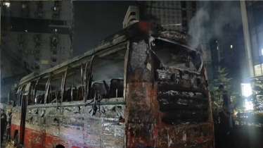 বাড্ডায় চলন্ত বাসে আগুন