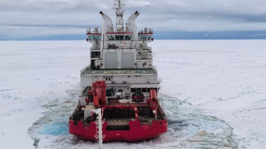 ছিনলিং স্টেশনে পৌঁছাল চীনা আইসব্রেকার সুয়েলং ছিনলিং স্টেশনে পৌঁছাল চীনা আইসব্রেকার সুয়েলং