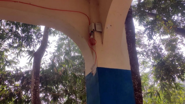 ভোটের আগেই ভোটকেন্দ্র থেকে সিসি ক্যামেরা চুরি