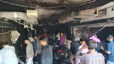 টেরিবাজারের বিপণিকেন্দ্রে আগুন, হাসপাতালে অগ্নিদগ্ধ দুজনের মৃত্যু