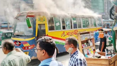 মিরপুরে বাসে আগুন