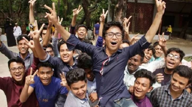 এইচএসসিতে পাসের হারে পিছিয়ে ছেলেরা