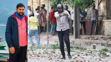 শিক্ষার্থীদের দিকে আগ্নেয়াস্ত্র তাক করা যুবক ঢাকা কলেজ ছাত্রলীগের সাবেক নেতা!