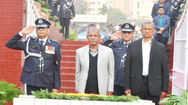 শহীদ পুলিশ সদস্যদের প্রতি স্বরাষ্ট্র উপদেষ্টা ও আইজিপির শ্রদ্ধা শহীদ পুলিশ সদস্যদের প্রতি স্বরাষ্ট্র উপদেষ্টা ও আইজিপির শ্রদ্ধা