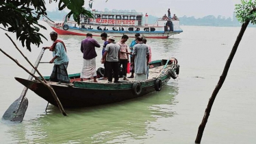রায়পুরার কালিকাপুর লঞ্চঘাটে পন্টুন না থাকায় দুর্ভোগে যাত্রীরা