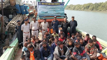 বাংলাদেশি ফিশিংবোটসহ ২৮ জেলেকে ধরে নিয়ে গেছে ভারতীয় কোস্টগার্ড