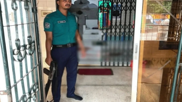 খুলনায় নামাজের সময় মসজিদে ঢুকে গুলি, দুই জনের অবস্থা আশঙ্কাজনক 