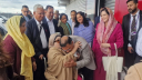 মা-ছেলের ভালোবাসায় বিমানবন্দরে এক আবেগঘন মুহূর্তের সৃষ্টি