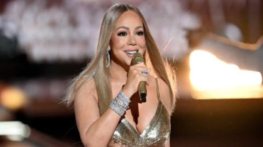 পুরোনো গান দিয়ে মারিয়া ক্যারির অনন্য রেকর্ড