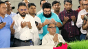 জিয়াউর রহমান ও খালেদা জিয়ার সমাধিতে শ্রদ্ধা জানালেন মির্জা আব্বাস