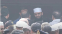 খালেদা জিয়ার কফিন কাঁধে তুলে নিলেন মিজানুর রহমান আজহারী