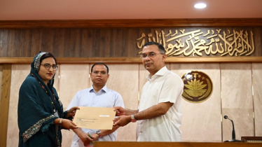 জুলাই শহীদ পরিবারের ৭৪ জনকে চাকরির নিয়োগপত্র দিলেন প্রধানমন্ত্রী
