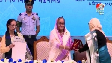 ৫ নারীর হাতে ‘রোকেয়া পদক’ তুলে দিলেন প্রধানমন্ত্রী