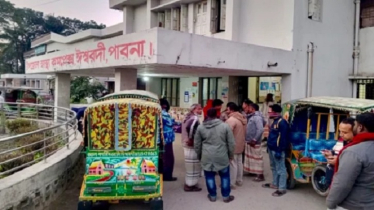 পাবনায় ট্রাক–মোটরসাইকেল সংঘর্ষে মেয়ে নিহত, বাবা হাসপাতালে