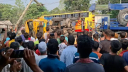 বাঁশবোঝাই ট্রাকের ধাক্কায় উল্টে গেল ভ্যান, স্কুলশিক্ষার্থীসহ নিহত বাঁশবোঝাই ট্রাকের ধাক্কায় উল্টে গেল ভ্যান, স্কুলশিক্ষার্থীসহ নিহত