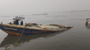 নারায়ণগঞ্জে যাত্রীবাহী লঞ্চের ধাক্কায় বাল্কহেড ডুবে দুই শ্রমিক নিখোঁজ