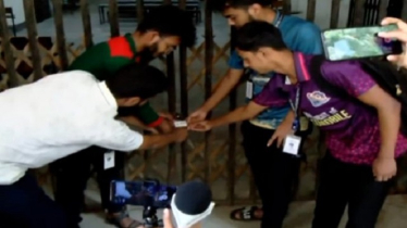 ঢাকা পলিটেকনিকে তালা ঝুলিয়ে দিলেন শিক্ষার্থীরা