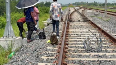 পদ্মা রেললাইনে একের পর এক যন্ত্রাংশ চুরি, বড় দুর্ঘটনার শঙ্কা পদ্মা রেললাইনে একের পর এক যন্ত্রাংশ চুরি, বড় দুর্ঘটনার শঙ্কা