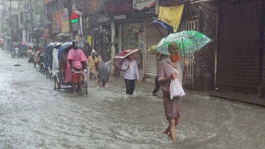 ভারী বর্ষণে রাজধানীসহ সারা দেশের জনজীবন স্থবির, আরো বৃষ্টির পূর্বাভাস