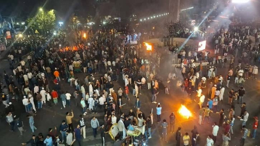 মোবাইল ফোন ব্যবসায়ীদের সড়ক অবরোধ