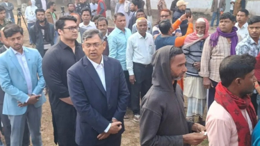 লাইনে দাঁড়িয়ে ভোট দিলেন সালাহউদ্দিন আহমদ