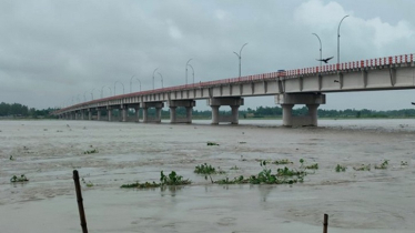 ধসে পড়লো তিস্তা সেতু ,৭০ ফুট গভীর গর্তের সৃষ্টি