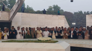 ১৯ বছর পর বাবার কবর জিয়ারত করলেন তারেক রহমান