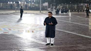 একুশের প্রথম প্রহরে ভাষা শহীদদের স্মরণে প্রধানমন্ত্রীর মোনাজাত