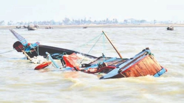 বঙ্গপোসাগরে ট্রলারডুবি: কুয়াকাটা সৈকতে ভেসে এলো আরও এক মরদেহ