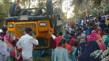 নওগাঁয় ট্রাকচাপায় অটোরিকশাচালক নিহত, আহত ৩ নওগাঁয় ট্রাকচাপায় অটোরিকশাচালক নিহত, আহত ৩