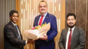 ঢাকায় পৌঁছেছেন নতুন মার্কিন রাষ্ট্রদূত ব্রেন্ট ক্রিস্টেনসেন