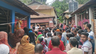 ঘর থেকে নারী ও দুই শিশুর গলাকাটা মরদেহ উদ্ধার