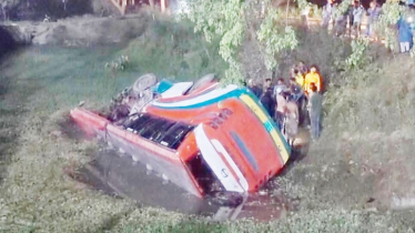 রাজশাহীতে ট্রাকের সঙ্গে দুই বাসের সংঘর্ষে ৩ জন নিহত, আহত ৪০