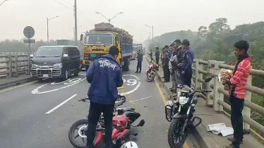 সড়কে প্রাণ গেল দুই মোটরসাইকেল আরোহীর