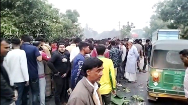 মোটরসাইকেলে ট্রাকের ধাক্কায় বাবা-মেয়ে নিহত, ছেলেসহ আহত ২