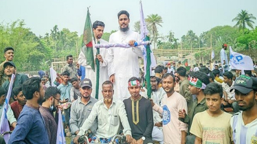 শতাধিক ব্যাটারিচালিত ভ্যানের বহর নিয়ে বাড়ি ফিরলেন আখতার হোসেন